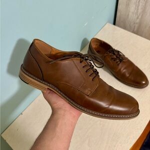 Cognac Brown Leather Oxford Shoes with Lace-Up Design and Rounded Toe